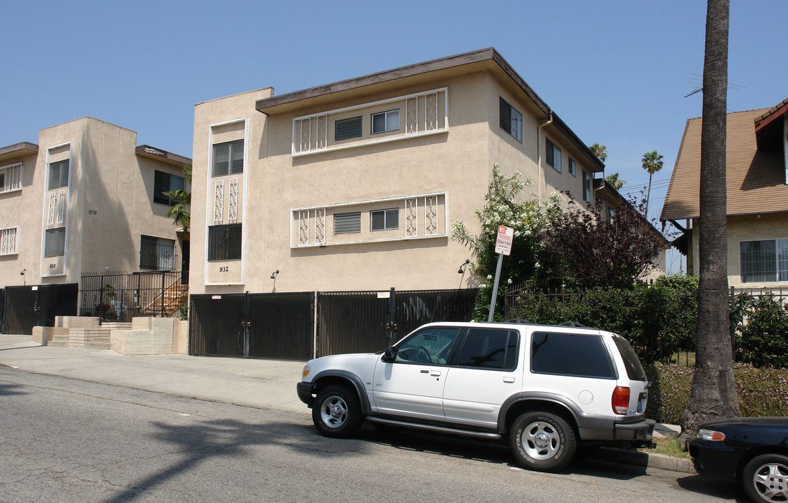 932 Fedora St in Los Angeles, CA - Building Photo