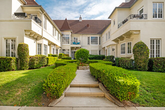 Pierre Apartments in Beverly Hills, CA - Building Photo - Building Photo