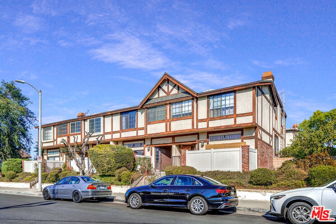 22525 Sherman Way-Unit -202 in Los Angeles, CA - Building Photo