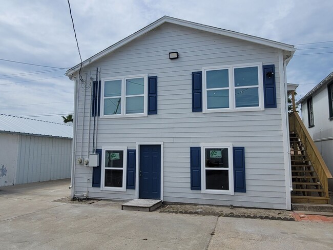 5211 Ave S in Galveston, TX - Foto de edificio - Building Photo