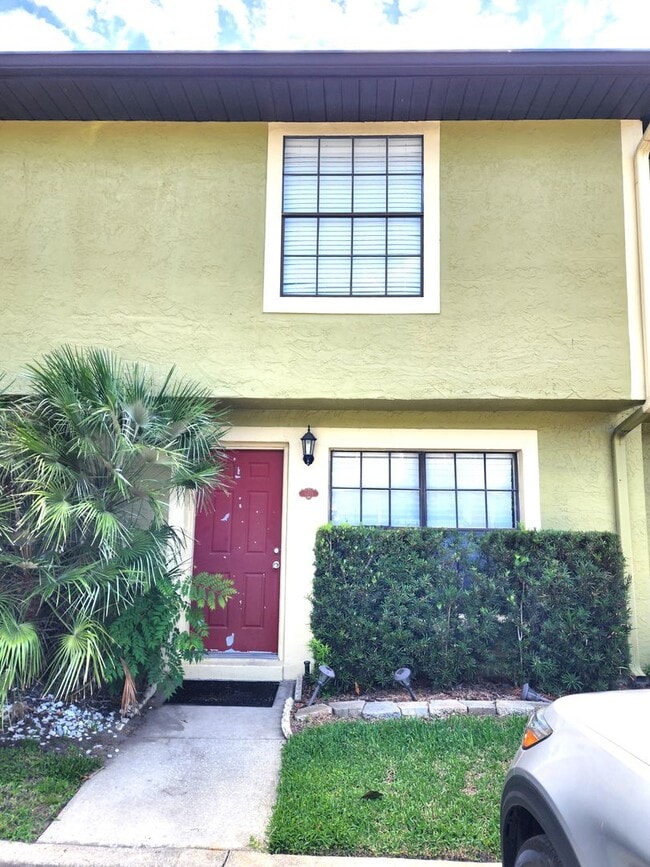property at 3271 Oak Lake Pl