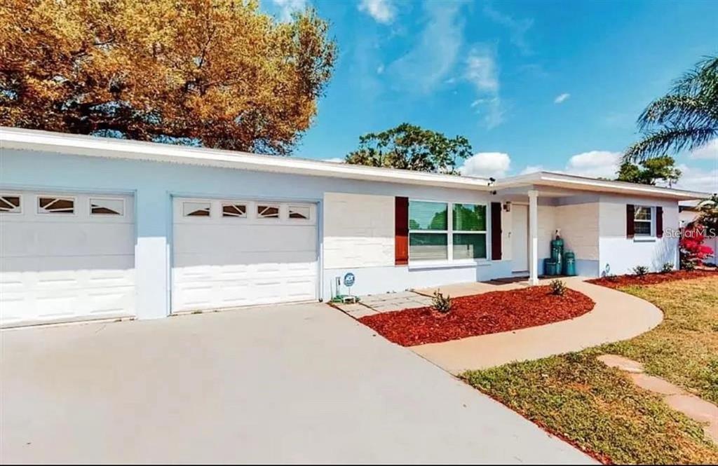 2760 Kumquat Dr in Clearwater, FL - Building Photo