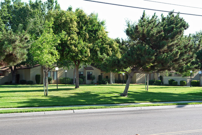 Dakota Meadows in Fresno, CA - Building Photo - Building Photo