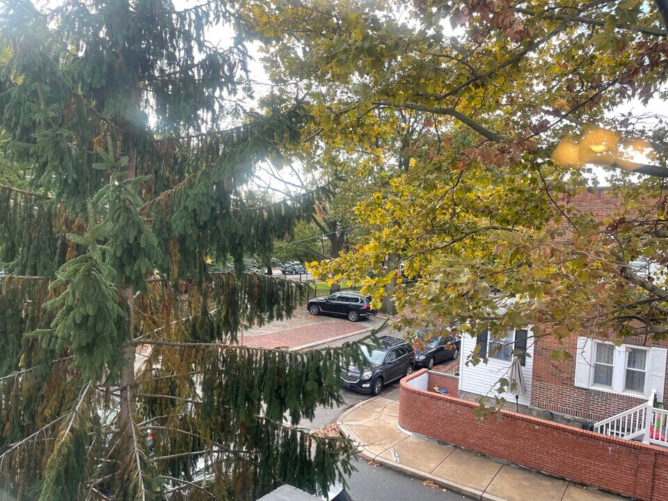 2713 S Alder St, Unit 2nd Floor in Philadelphia, PA - Building Photo