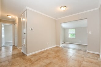 1094 Whitewood Dr in Deltona, FL - Foto de edificio - Building Photo