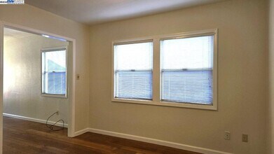 702 Solano Ave in Albany, CA - Building Photo - Building Photo