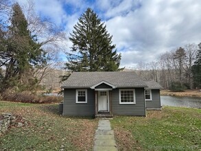 76 W Redding Rd in Danbury, CT - Building Photo - Building Photo