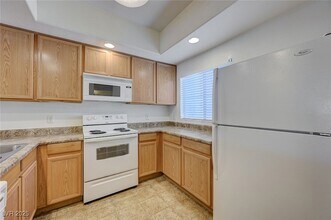 6160 Rumrill St, Unit 138 in Las Vegas, NV - Building Photo - Building Photo