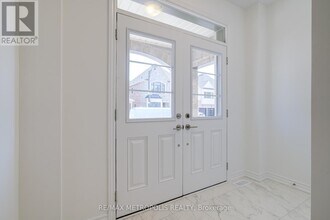 1481 Buttercup Ct in Milton, ON - Building Photo - Building Photo