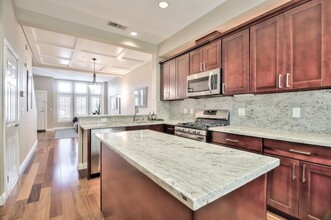 125 Laurel Grove Ln in San Jose, CA - Building Photo - Building Photo