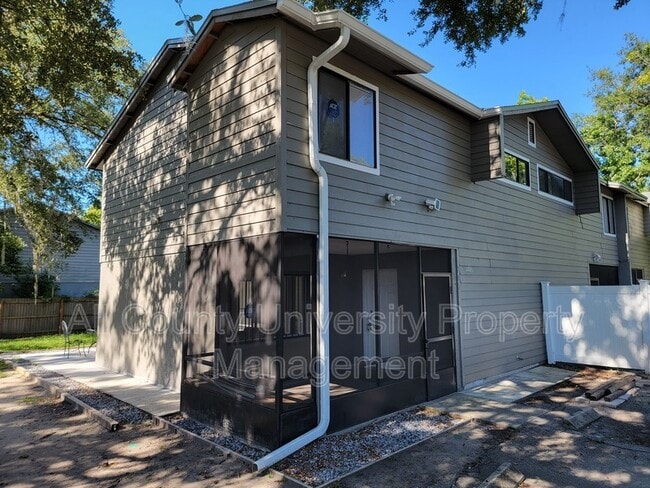 property at 207 SW 6th Ave