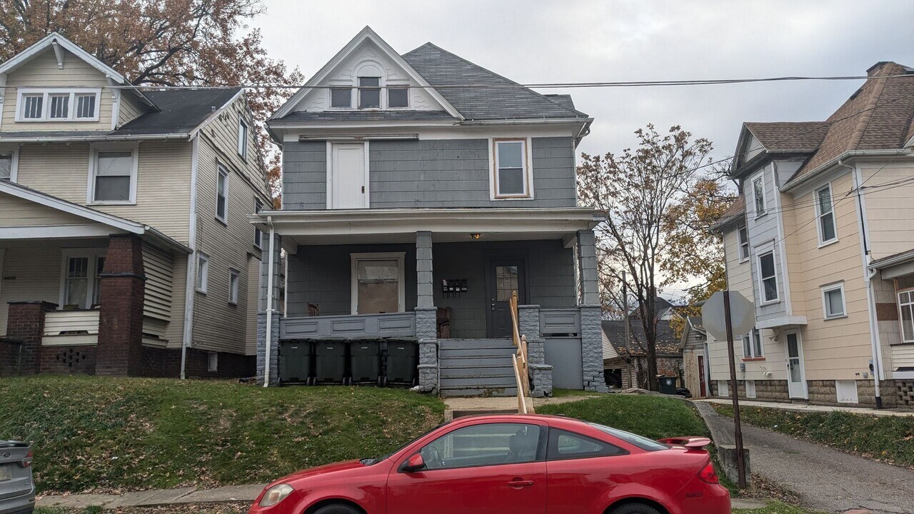 1018 9th St NW in Canton, OH - Building Photo