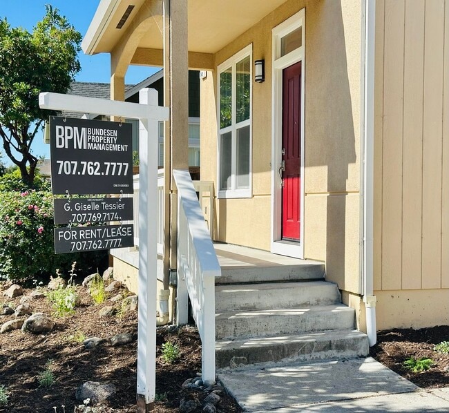 749 Fresno Ave in Santa Rosa, CA - Building Photo - Building Photo