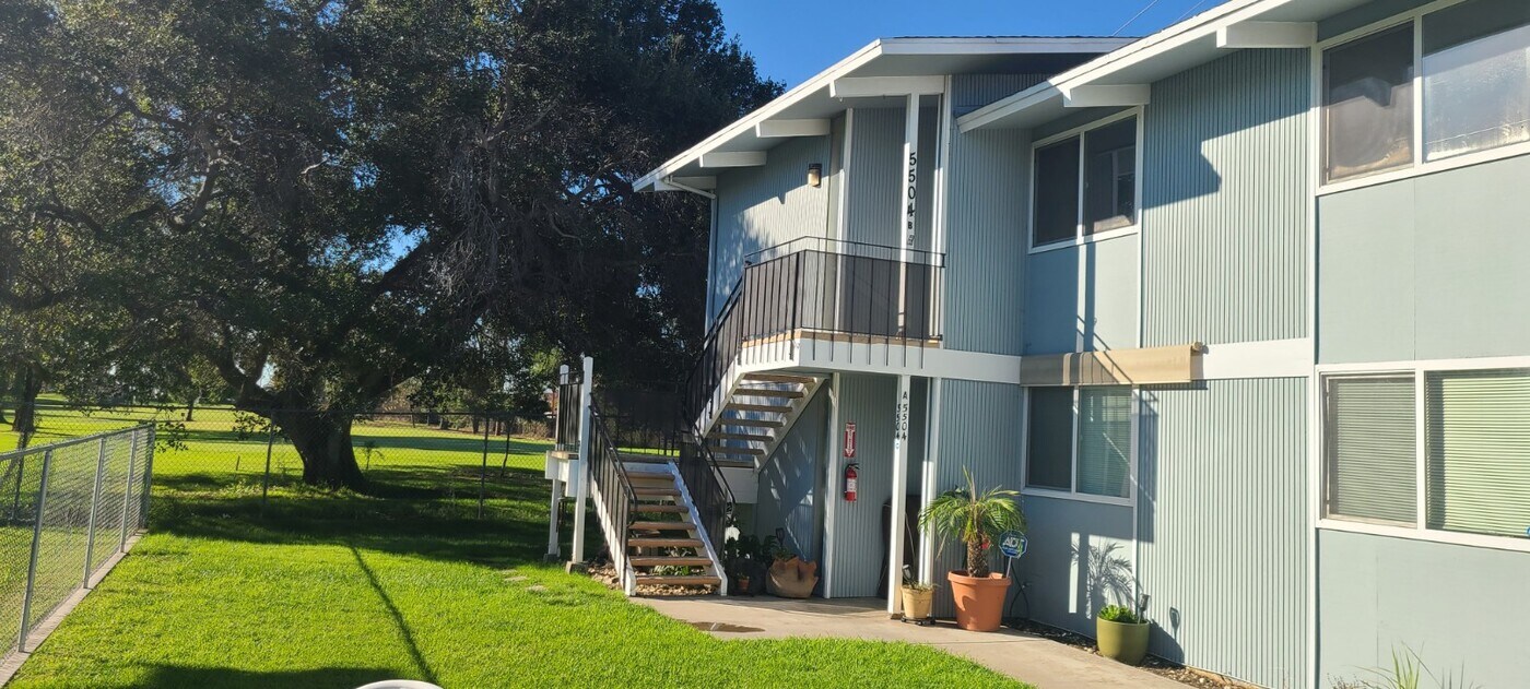 5504 Fernhill Cir, Unit A in Huntington Beach, CA - Foto de edificio
