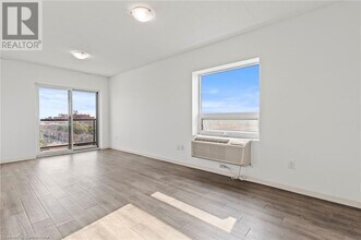 220 Cannon St E in Hamilton, ON - Building Photo - Building Photo