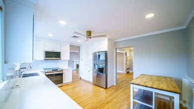 165 Evelyn Rd in Newton, MA - Building Photo - Building Photo