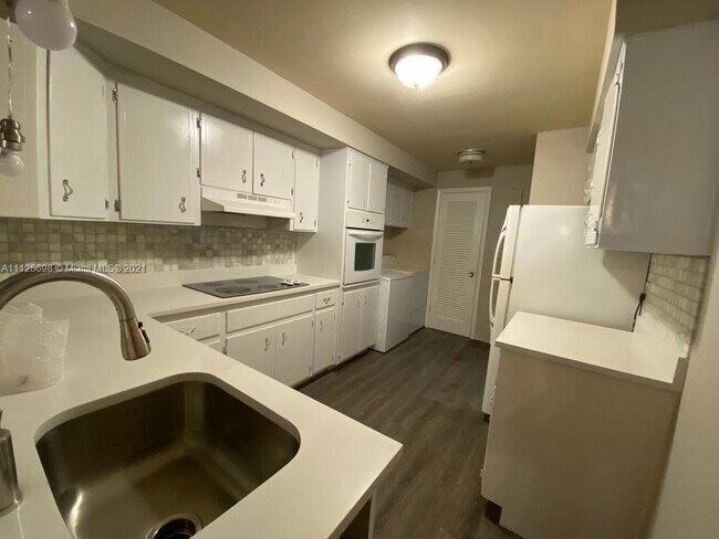 4213 NE 21st Ave-Unit -4A in Fort Lauderdale, FL - Building Photo - Building Photo