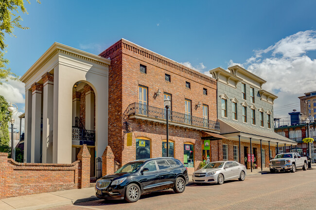 1123 Washington St, Unit 1123 Washington Unit D in Vicksburg, MS - Foto de edificio - Building Photo