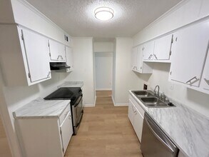 1885 Dessa Dr in Memphis, TN - Building Photo - Building Photo