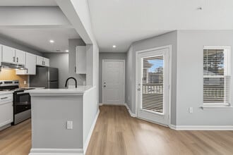 The Pointe @ Apex Apartments in Apex, NC - Foto de edificio - Building Photo