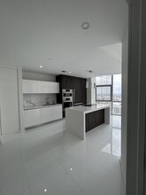 851 NE 1st Ave, Unit 4302 in Miami, FL - Foto de edificio - Building Photo