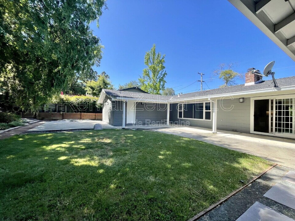 626 Huntleigh Dr in Lafayette, CA - Building Photo