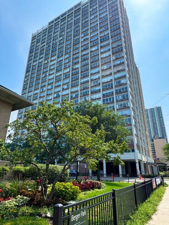 6171 N Sheridan Rd in Chicago, IL - Building Photo