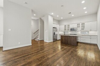 2441 Charleston St in Houston, TX - Building Photo - Building Photo