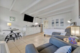 611 Destiny Dr in Ruskin, FL - Foto de edificio - Building Photo