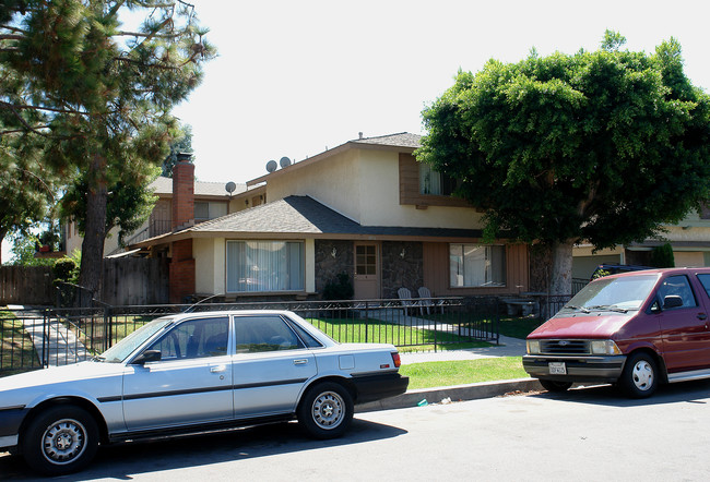 1836 E Coral Ave in Orange, CA - Building Photo - Building Photo