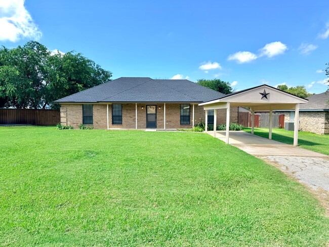 property at 525 W Lloyd St