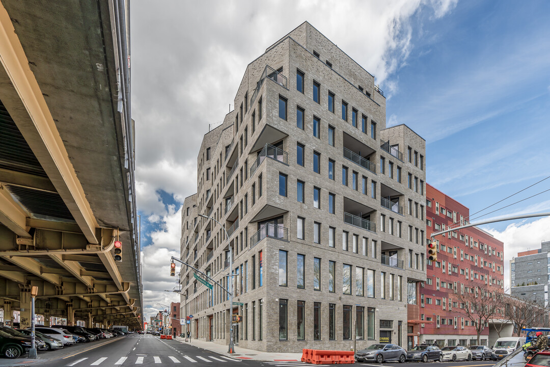 58 Vanderbilt Ave in Brooklyn, NY - Building Photo