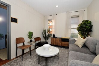 348 W 38th St in New York, NY - Building Photo - Building Photo