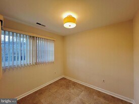 8589 Falls Run Rd in Ellicott City, MD - Building Photo