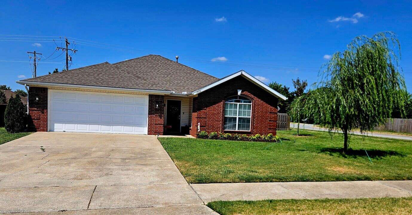 1600 SW Thorton St in Bentonville, AR - Foto de edificio