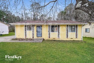 2211 Cherokee Valley Cir in Lithonia, GA - Building Photo