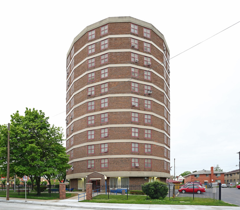 Mitchell Court in Milwaukee, WI - Building Photo