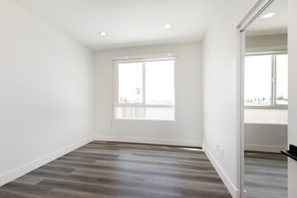 857 N Hayworth Ave in Los Angeles, CA - Building Photo - Interior Photo