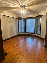 4930 S St Lawrence Ave in Chicago, IL - Building Photo - Building Photo