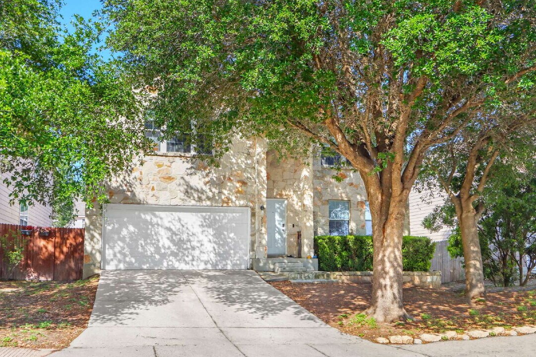 2334 Hornsby Bend in San Antonio, TX - Building Photo