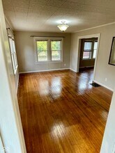 5841 Julian Ave in Indianapolis, IN - Foto de edificio - Building Photo