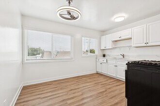 Sahara Apartments in Bellflower, CA - Building Photo - Building Photo