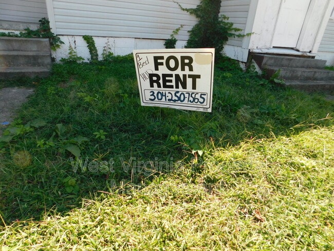 1 F St in Boomer, WV - Building Photo - Building Photo