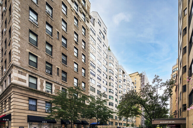 8 E 83rd St in New York, NY - Building Photo - Building Photo