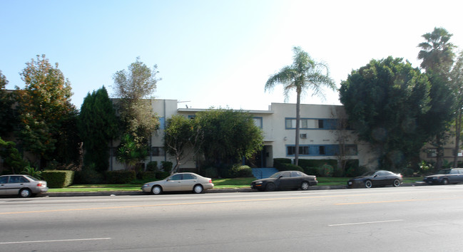 8832 Van Nuys Blvd in Panorama City, CA - Building Photo - Building Photo