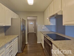 6026 Lakecrest Dr in Garland, TX - Building Photo - Building Photo