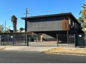 1233 E Weber Ave in Stockton, CA - Foto de edificio - Building Photo