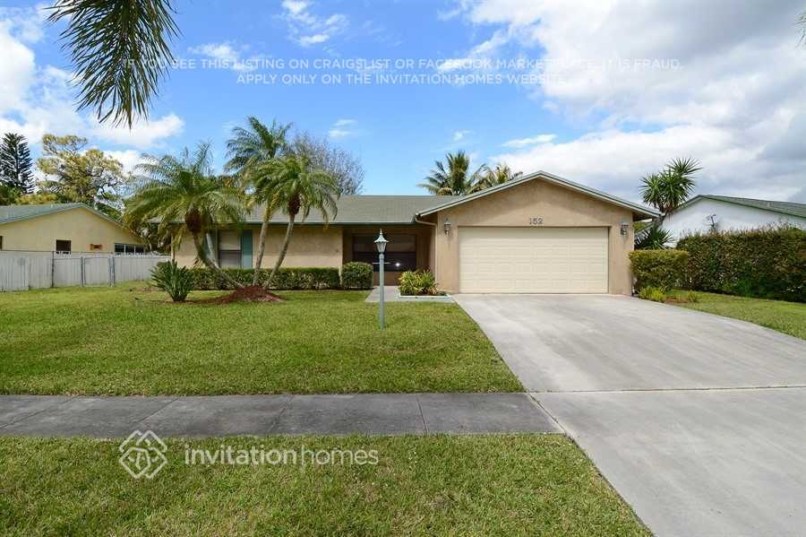 152 Bobwhite Rd in Royal Palm Beach, FL - Building Photo