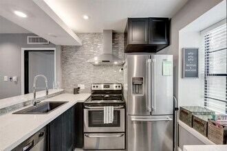 3401 Timmons Ln in Houston, TX - Building Photo - Building Photo
