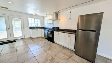 72404 Cactus Dr, Unit B in Twentynine Palms, CA - Foto de edificio - Building Photo